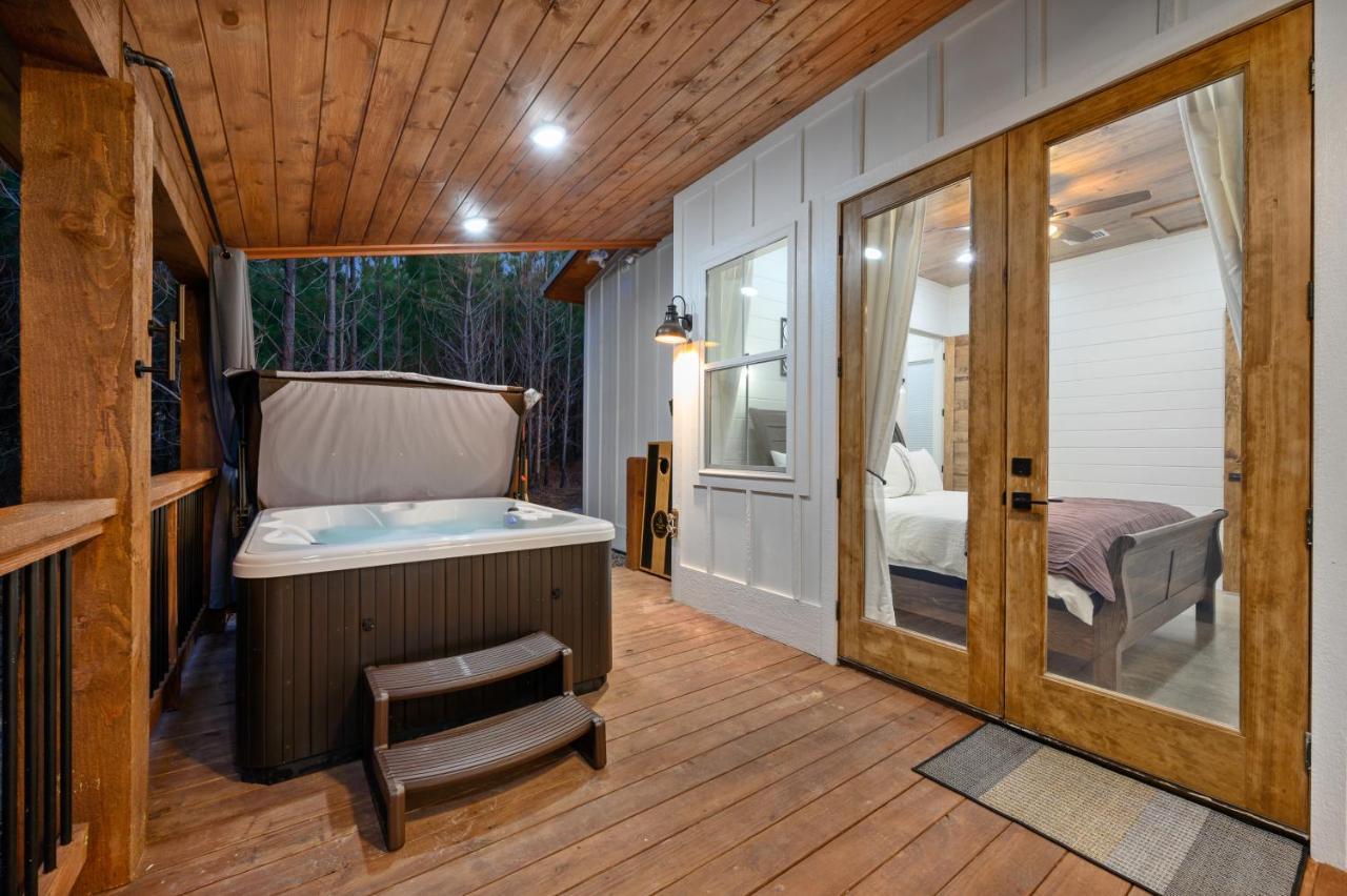 Вилла Bella Luna Cabin - Cozy Farmhouse Cabin, Private Deck, Swing Set, Fire Pit, Hot Tub Брокен-Боу Экстерьер фото