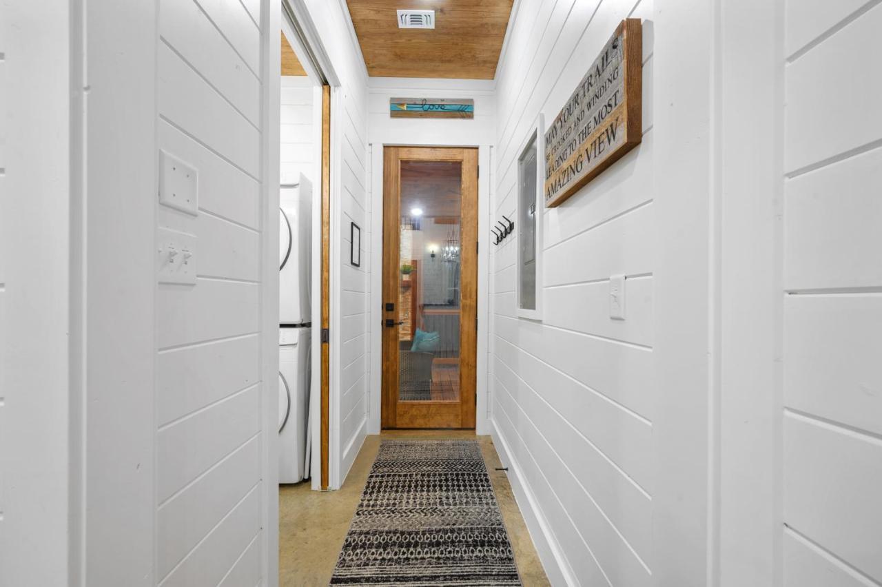 Вилла Bella Luna Cabin - Cozy Farmhouse Cabin, Private Deck, Swing Set, Fire Pit, Hot Tub Брокен-Боу Экстерьер фото
