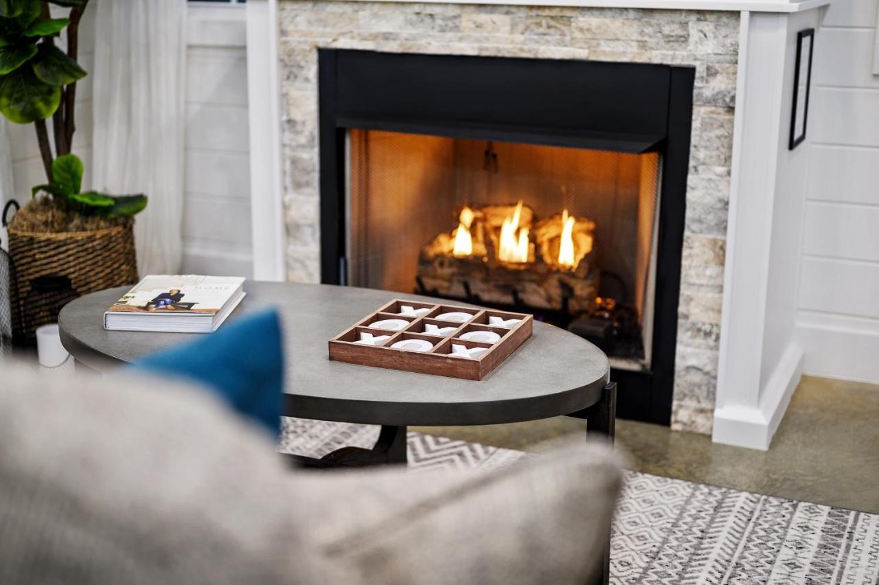Вилла Bella Luna Cabin - Cozy Farmhouse Cabin, Private Deck, Swing Set, Fire Pit, Hot Tub Брокен-Боу Экстерьер фото