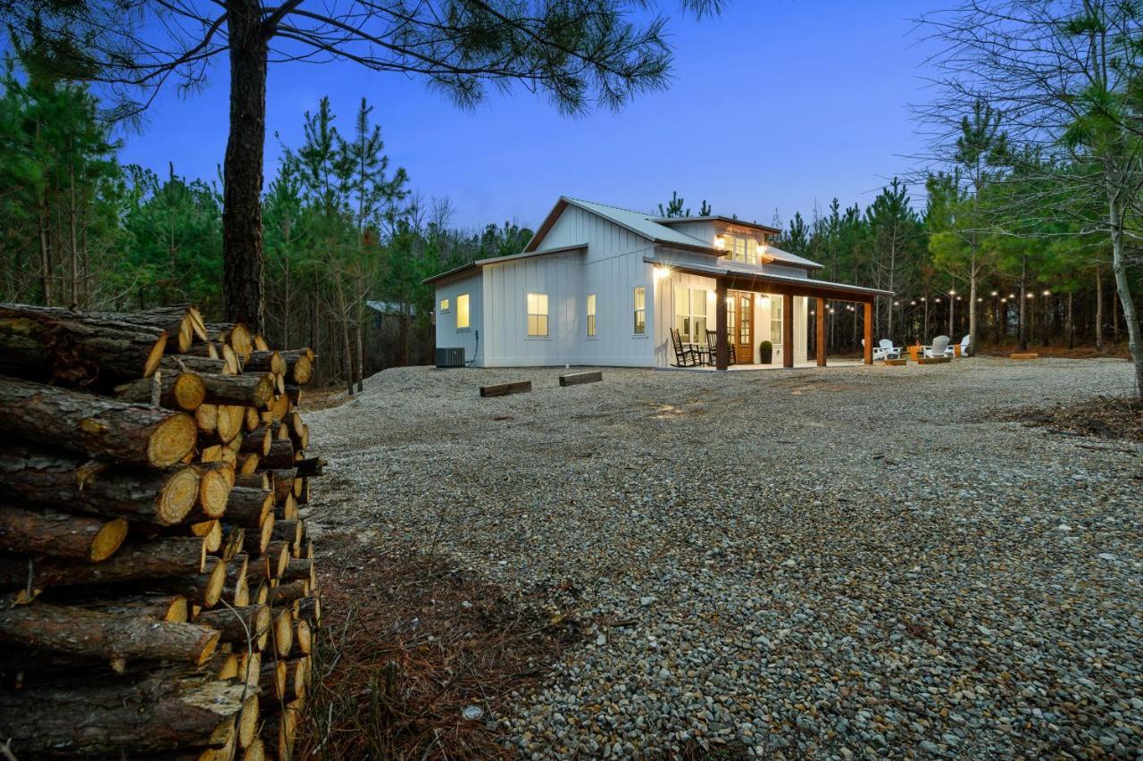 Вилла Bella Luna Cabin - Cozy Farmhouse Cabin, Private Deck, Swing Set, Fire Pit, Hot Tub Брокен-Боу Экстерьер фото